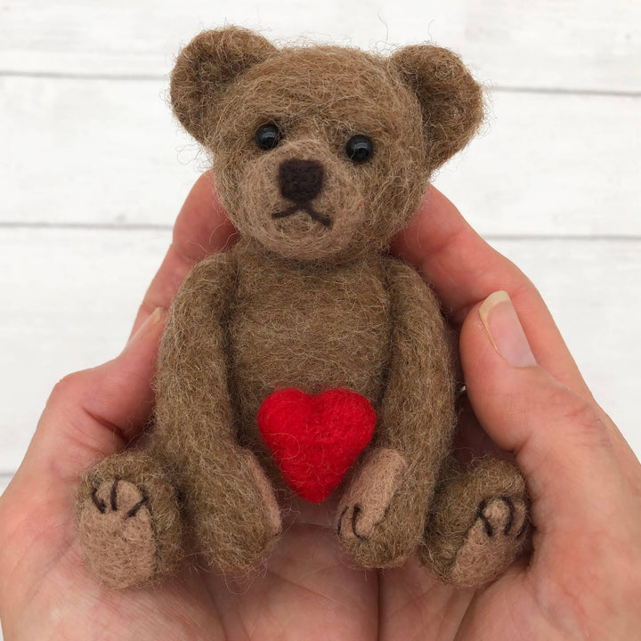 Bergin & Bath - Needle Felting Kit - Teddy Bear. Beginners felt kit.