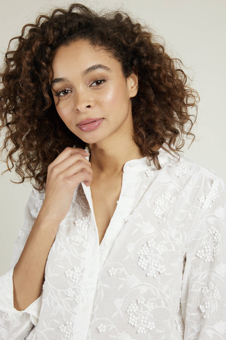 Andy & Lucy Paris - ORCHID - Embossed lace blouse