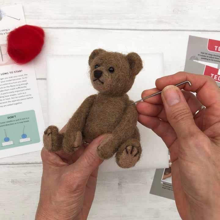 Bergin & Bath - Needle Felting Kit - Teddy Bear. Beginners felt kit.