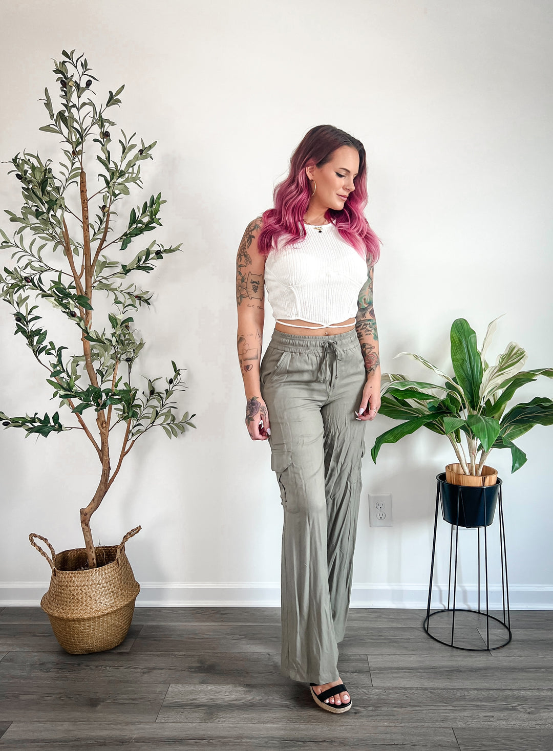 Pre-Owned: New With Tags-VERO MODA CROP TOP-JRS MED.