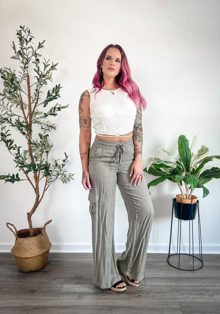 Pre-Owned: New With Tags-VERO MODA CROP TOP-JRS MED.