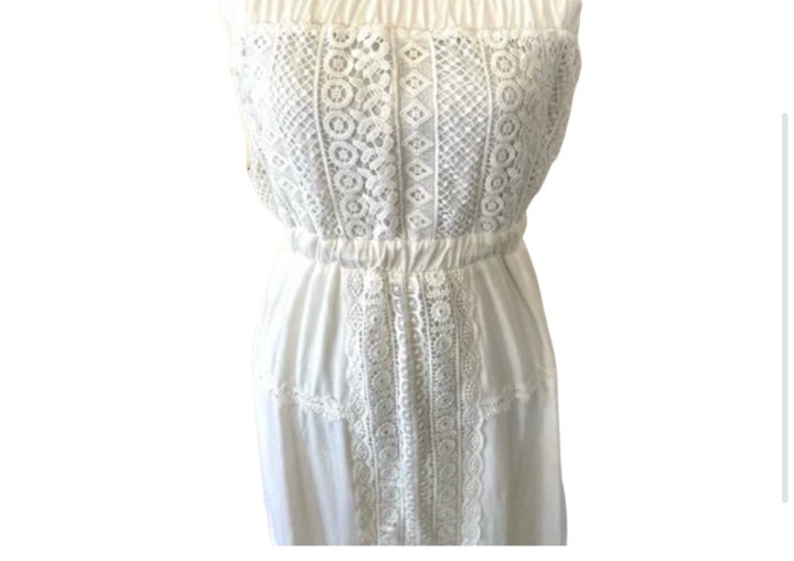 Pre-Owned: Shinestar White Crochet Lace Maxi Dress