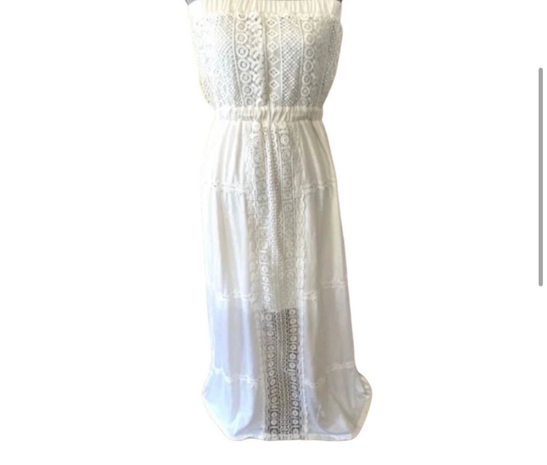 Pre-Owned: Shinestar White Crochet Lace Maxi Dress