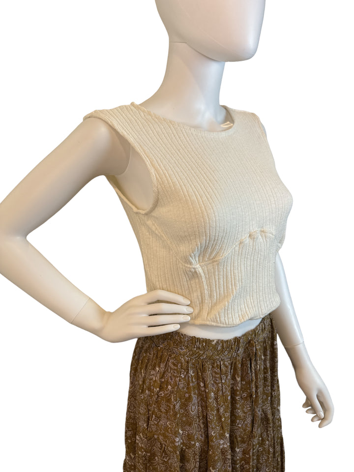 Pre-Owned: New With Tags-VERO MODA CROP TOP-JRS MED.