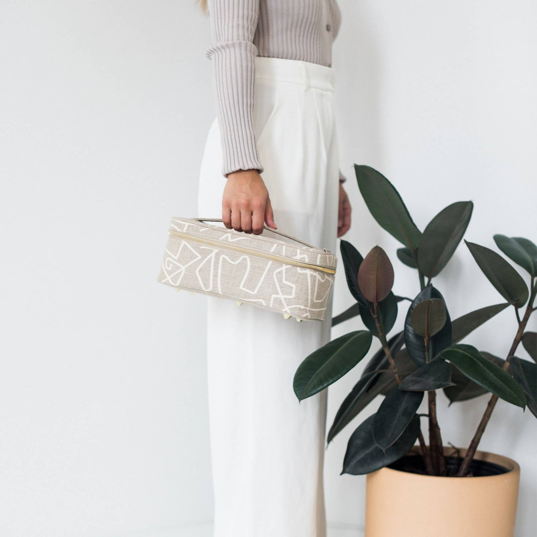 SoYoung - White Abstract Lines Beauty Poche