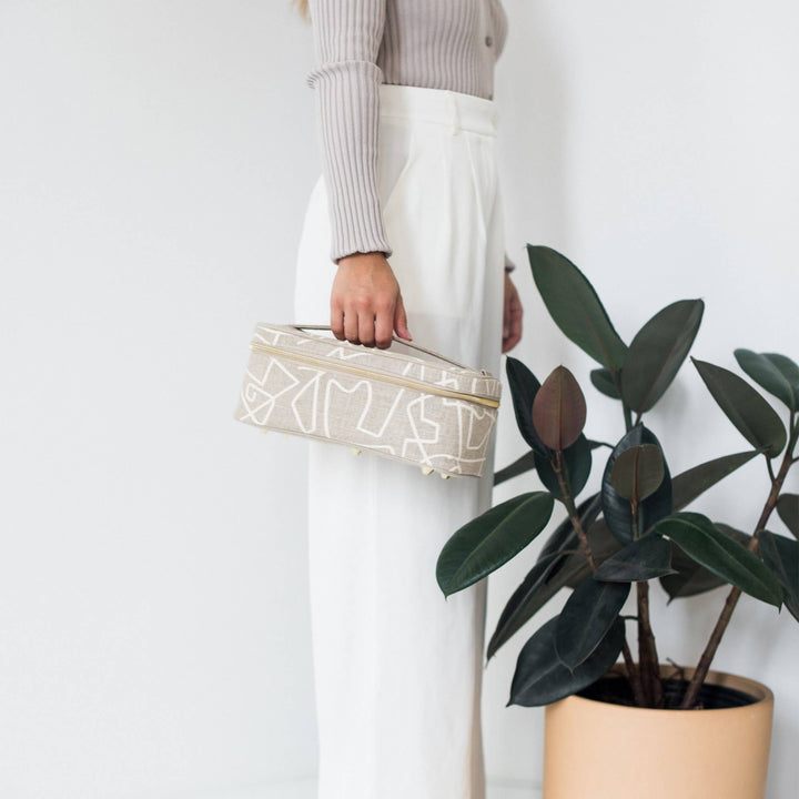SoYoung - White Abstract Lines Beauty Poche