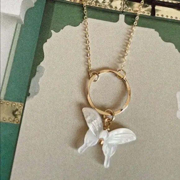 Vuela Necklace